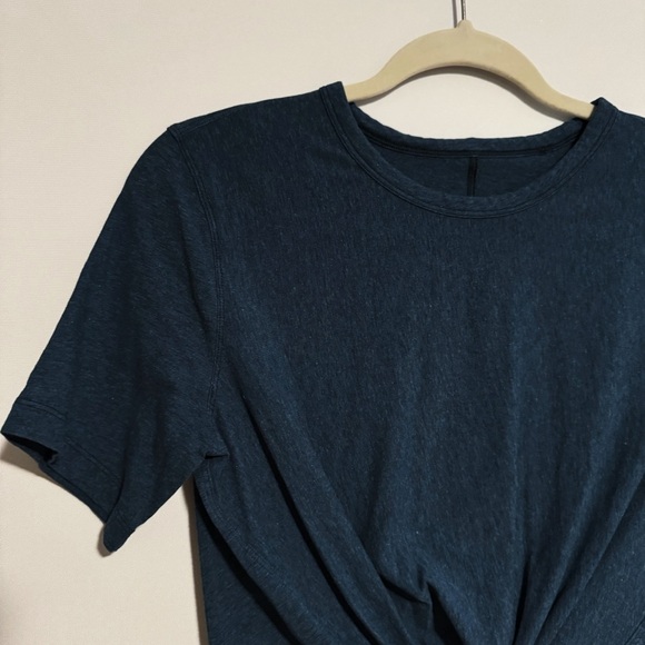 Lululemon - Dark Blue Twist Front Crop Tee - Picture 3 of 4
